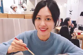 恭喜！37岁女主持终于生子，嫁亿万富豪7年，已有一对双胞胎女儿图片