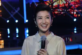 春妮：第一次婚姻无果，40岁迎第二次婚姻，今高龄生子成晒娃狂魔图片