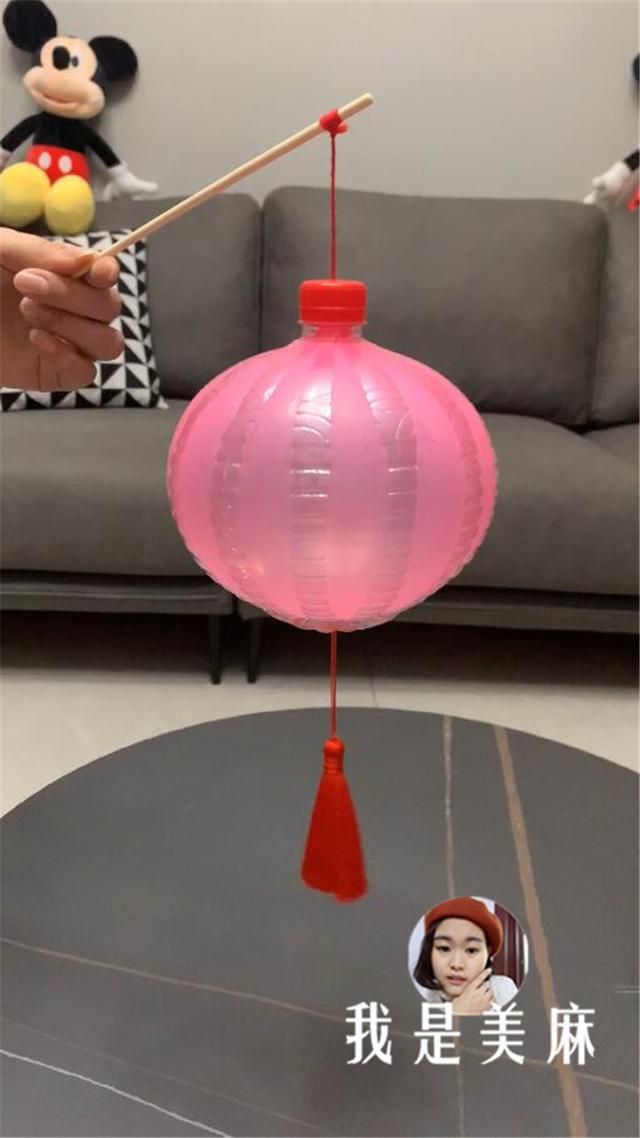 一分钟教你做一个好看的手工灯笼,制作过程非常简单,先收藏了