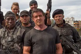 史泰龙晒敢死队4戒指，前3部都有中国演员，第4部网友喊话成龙图片