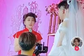 众星出席闫学晶儿子婚礼！前夫到场拍全家福，却依旧不见现任身影图片