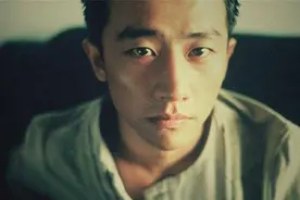 坎坷的黄轩：12岁父母离婚，19岁被张艺谋“忽悠”，21岁成孤儿图片