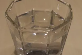 烧开的自来水，与桶装水相比，有何区别？哪个更有利于健康？图片