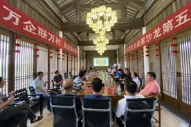 上党镇敖毅村线上线下黄桃产销对接活动举行图片