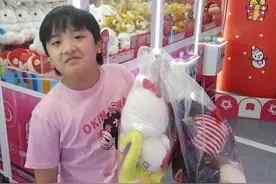 吴镇宇儿子颜值长在意料外，明显发胖伙食得多好？还好有身高撑着图片