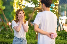 聊天时，男人说“我爱你”，最佳的回复方式不是“我也是”图片