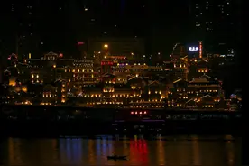 被称为大型魔幻城市的重庆，在虹影的笔下，却是想要逃离的贫民窟图片