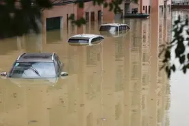河南暴雨多车被淹，自然灾害导致车辆受损，保险到底赔不赔？图片