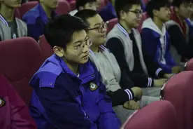 早恋高中生相约坠楼：孩子间互生好感，逼其分手是下下策图片