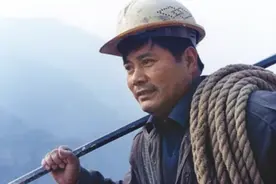 当代愚公：倾家荡产帮乡亲修路，路通了村富了，他被村民举报了图片