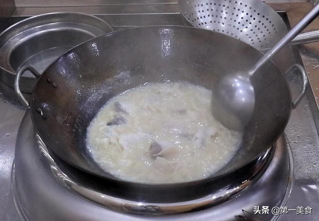 草鱼怎么做好吃又简单的家常做法 2026年水煮草鱼怎么做好吃又简单的家