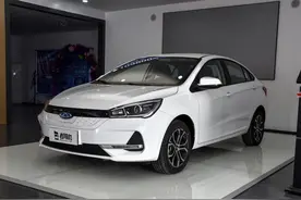 一公里2毛，后排舒服宽敞，低使用成本家用车，带你看奇瑞艾瑞泽e图片