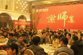 河南老师“谢师宴”上遭“暗算”，仅因一顿饭，丢掉“铁饭碗”图片
