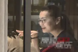 万人迷陈好素颜变化大？发际线后移额头光亮，脖子前倾叠出两层肉图片