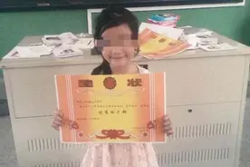 5岁女儿人生第一张奖状，宝妈朋友圈炫耀，朋友的评论让她羞愧图片