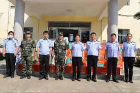 崔宏伟副县长“八一”前夕慰问武警官兵图片