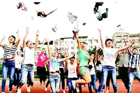 毕业同学聚会，几类同学往往“随叫随到”‍，2类同学却少到场‍图片