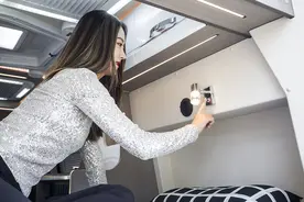 不惧限高！美女初体验高度只有2米4的宇通福特B型房车图片