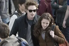 男人对你日思夜想，见面时，会有几个明显的身体语言图片