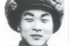 战友牺牲后，开国少将揽下他的遗孀与孩子，30年后才说出事实图片