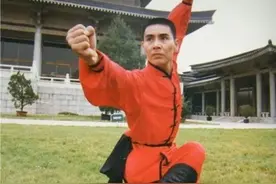 他是甄子丹的师父，李连杰直言不是对手，却被三个混混打进了医院图片