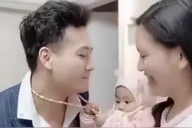 萌娃不愿舅舅离开，拽着舅舅的金链子不放手，网友：是真舍不得啊图片