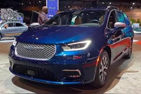 首台克莱斯勒大捷龙到达港口，配3.6L引擎卖23万，正式竞争GL8图片