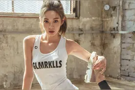 韩国美女，紧身白衫运动裤，热身运动美图图片