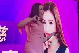 亚姐张文慈走穴捞金，50岁身材不输少女，转行直播带货被逼哭图片