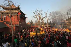 故事：小孩被豪车撞倒, 车主让小孩下跪道歉, 家长来后车主傻住了图片