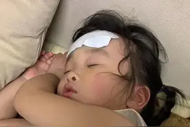 发烧不能吃鸡蛋？咳嗽要忌糖？这些才是宝宝感冒不能吃的东西图片