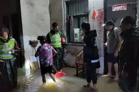 汛情告急！看成都应急人在汛期抢险救援第一线乘风破浪！图片