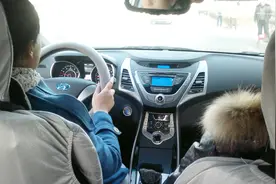 什么是汽车的操控性，怎么判断操控性好坏？没个4、5年驾龄搞不懂视频封面