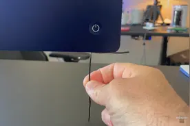 部分用户反馈苹果 M1 iMac 是歪的图片