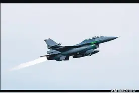 突发！美台突破新底线，台军四架F-16战机抹掉涂装，凌晨秘密起飞图片