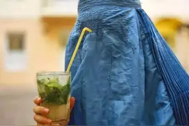 罩袍（头巾）之下的自由图片