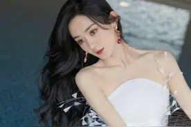 杨幂吻许凯害羞，赵丽颖疑搭档肖战，离婚的她们开始“鲜肉自由”图片