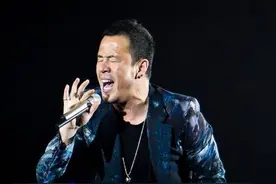 从音乐前辈到街头卖场，杨坤为什么越混越差？图片