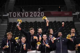 男排冠军诞生！法国首度获得奥运金牌，决赛五局惊险胜出图片