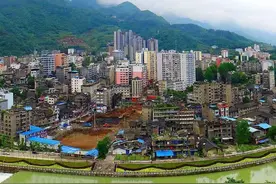 重庆最偏远的一个县，直通公路需绕道四川，距离市中心400公里图片