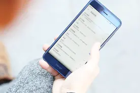 打开华为手机短信的智能服务功能，非常好用，短信不只是短信视频封面