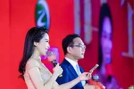 49岁前央视一哥郎永淳再主持，中年发福肚子凸，多年功底超稳图片