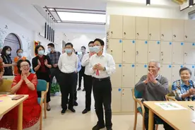 “祝你们健康长寿！”重阳节前区领导看望老人送祝福图片