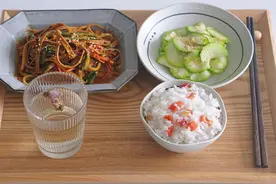 一个人煮饭太麻烦？用微波炉10分钟煮米饭，比电饭锅煮的还好吃图片