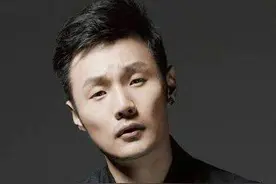 小眼迷人的李荣浩，童年眼睛居然这么大，家里有娃的值得注意图片