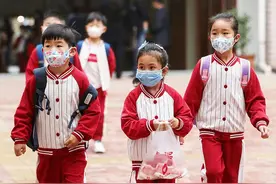 双减落地后，小学生课表新鲜出炉，英语、语文地位差距很明显图片