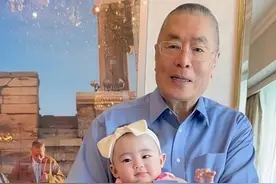 老来得女！82岁钢琴大师为1岁女儿庆生，渴望与45岁妻子追生二胎图片