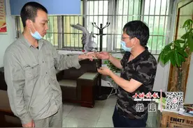 【十堰】他在郧阳汉江边捡到一只动物，智商超群！专家：特别稀有图片