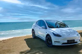 特斯拉哨兵模式升级，手机端可以实时查看汽车摄像头内容图片