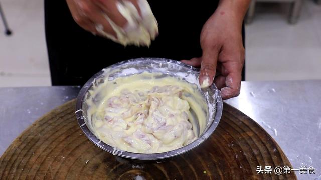 厨师长分享糖醋里脊简单做法，方法和配方都在这，酸甜可口不回软